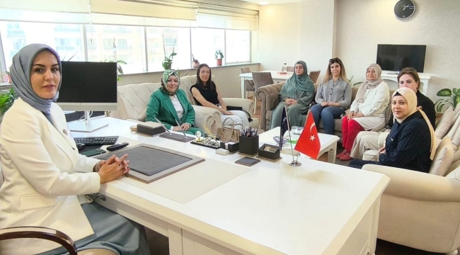 AKP il kadın kolları yönetimi İşkur'da