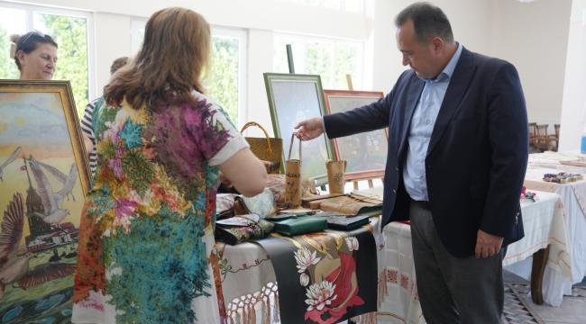 Başkan Dutlulu 'hamarat hanımlar' sergisini gezdi