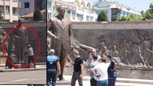 Bayramda Kayseri'de Atatürk büstüne baltayla saldıran bir kadın iki kişi yakalandı