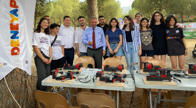  Bilim Yunusemre'nin tasarladığı robotlar ilgi odağı oldu