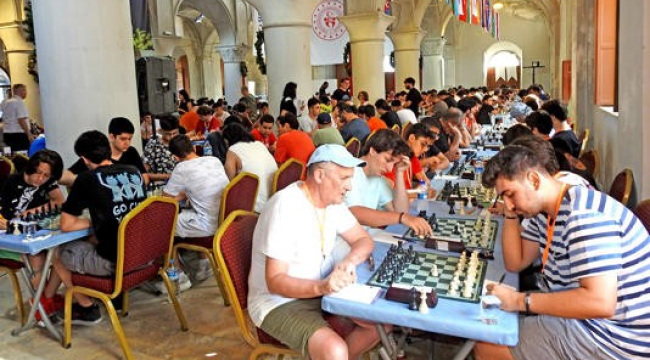 Çeşme 10.uluslararası açık santraç turnuvası başladı