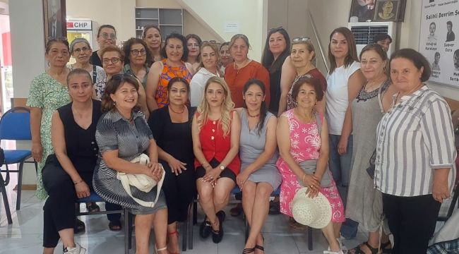 CHP Salihli'de kadın kollarında devir teslim töreni yapıldı