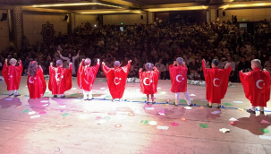 Çocukların yıl sonu gösterisi izliyenleri büyüledi