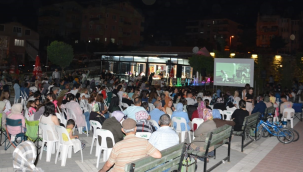 Demirci'de ücretsiz açık hava sinamasına büyük ilgi