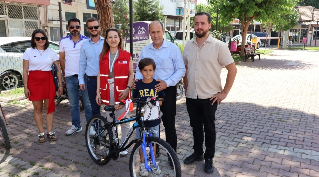 Hediyesini başkan Mintaş'tan aldı