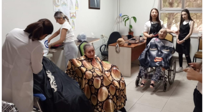 Huzurevi sakinlerine bayram traşı