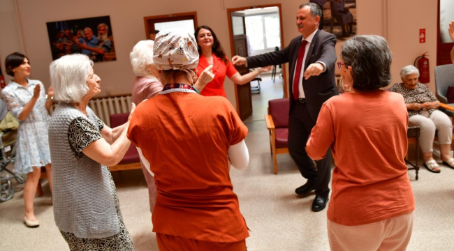 Huzurevinde bayram sevinci