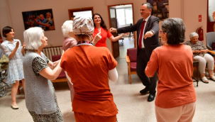 Huzurevinde bayram sevinci