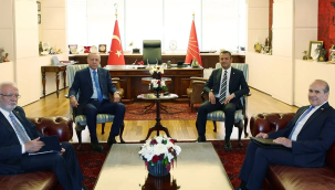 Özel kapıda karşıladı görüşme başladı