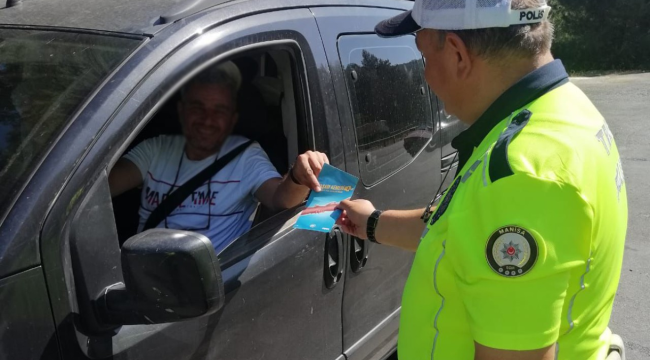 Polisten sürücülere emniyet kemer uyarısı