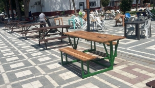 Soma belediyesi geri dönüşümden ürettiği masalları hizmete soktu