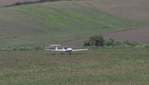 Tekirdağ'da uçak tarlaya indi