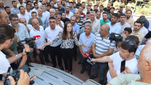 TOKİ mağdurları dinleyen başkanı Durbay''vatandaşım mağdursa ben de mağdurum" 