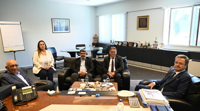 Vali Ünlü OSB'de fabrika ziyaret etti