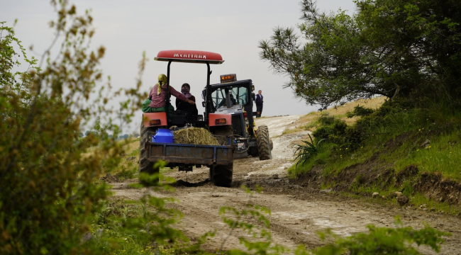 Yunusemre belediyesi 3 ayda 16 mahallenin ova yolu bakımını tamamladı