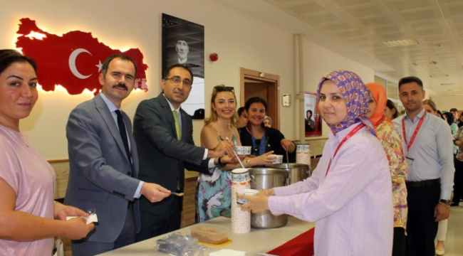 Adliyede aşure ikramı