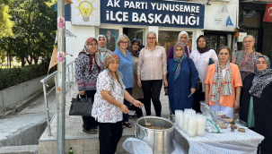 AKP il kadın kolları yöneticileri aşure dağıtımına katıldı