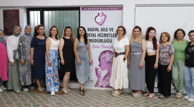 Alaşehir'li kadınlar astroloji eitimini tamamladı