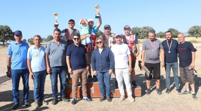 Atışlarda başarılı olan avcılara ödülleri verildi