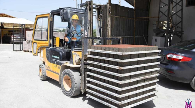 Başkan Durbay,kapalı olan parke taşı fabrikasını yeniden üretime açtı