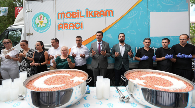 Başkan Zeyrek aşure dağıttı dualar eşliğinde dağıttı