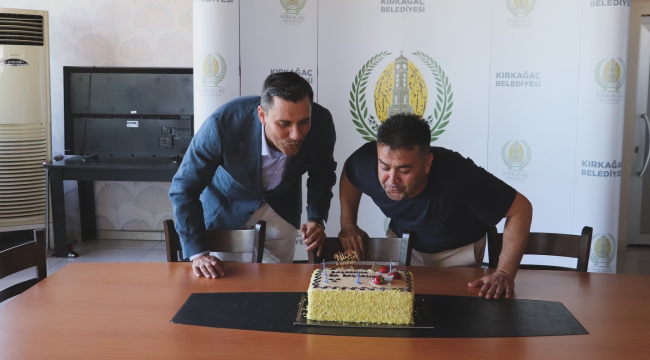 Başkanlar önce dilek tuttular sonra mumları bilikte söndürdüler