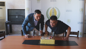 Başkanlar önce dilek tuttular sonra mumları bilikte söndürdüler