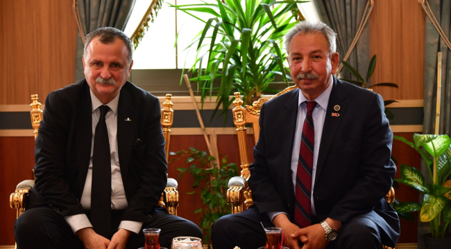 Baş döndürücü çalışmaların ardından başkanlardan çay molası