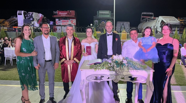 Başkanların biri şahir biri nikah kıydı
