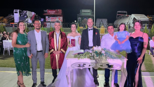 Başkanların biri şahit biri nikah kıydı