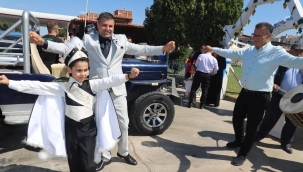 Bir günde 16 düğüne katılan Başkan Öküzcüoğlu hem oynadı hem nikah kıydı