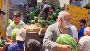 Bursa belediyesinden üreticiye destek, vatandaşa ücretsiz kavun ve karpuz