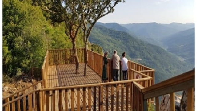 Demirci'de gelin uçtu tepesine tabiat anıtı