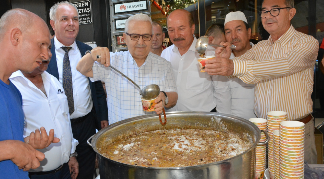 Dualar eşliğinde geleneksel MESO aşure ikramı