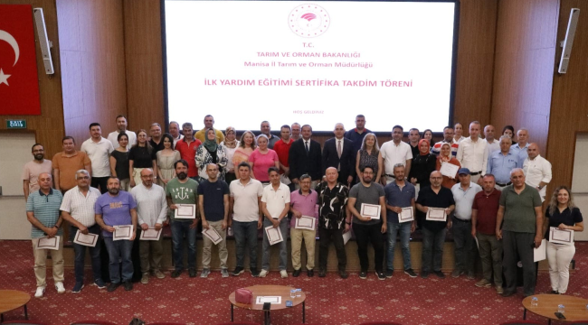 İlk yardım eğitiminde başarılı olan 56 kursiyere sertifikaları verildi