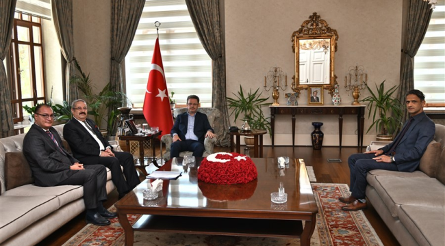 Kaymakamlardan vali Ünlü'ye veda ziyareti