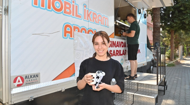 KPSS sınavinda 5 bin kişilik su, 3 bin kişilik limonata dağıttı