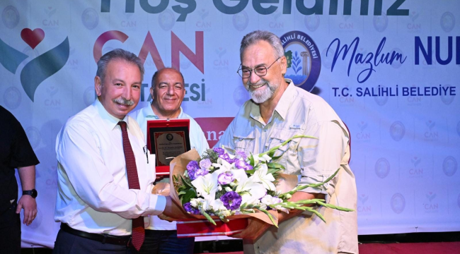 Şeftali şenliğinde Salihli'ler müziğe doydu