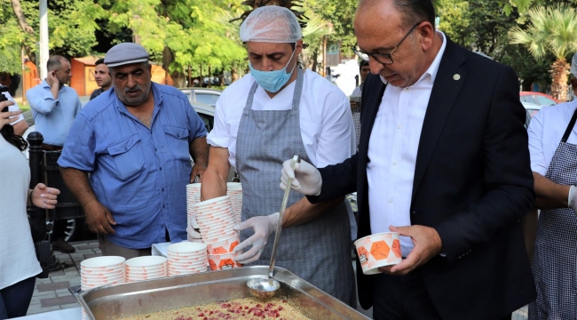 Turgutlu belediyesinin geleneksel aşure ikramı bugün
