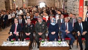 Vali Ünlü 'darbeler ve güçlenen demokrasi' söyleşsine katıldı