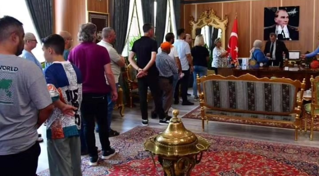 Vatandaş iş ve yardım kuyruğunda