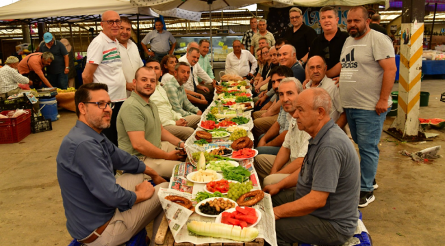 6 muhtar iki başkan Karaköy pazar esnafını gezdi