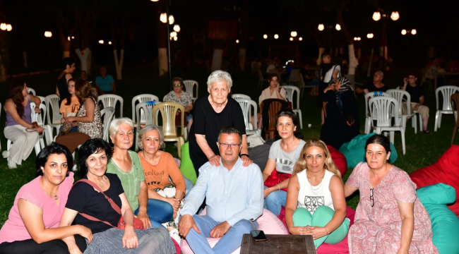 Açık hava sineması izleyicileri arasına başkan Öküzcüoğlu'da katıldı