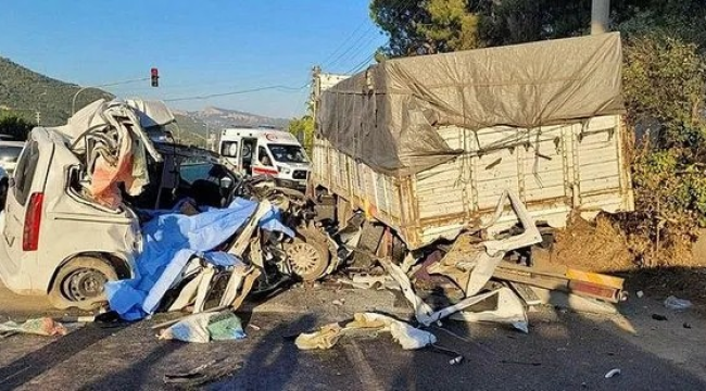 Ahmetli'de katliam gibi kaza!4 kişi öldü 3 kişi yaralandı