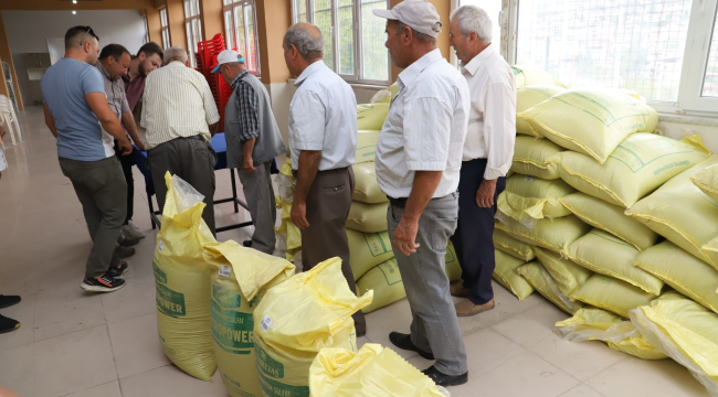 Alaşehir beldiyesinden çiftçilere gübre desteği