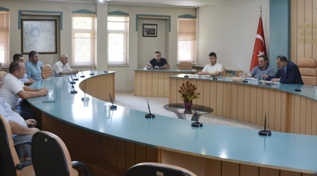 Başkan Kara muhtarlarla mahallelerein sorunlarını görüştü