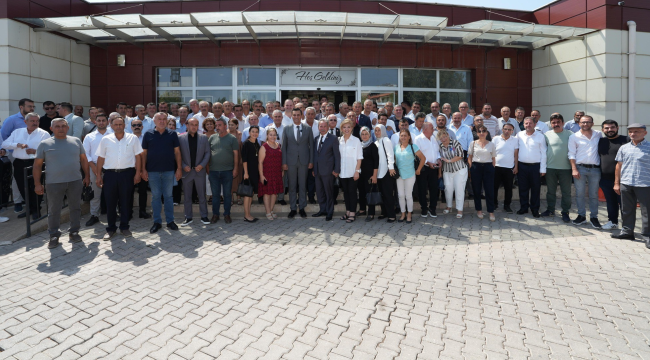 Başkan Zeyrek üreticiyi desteklemek için tarlada kalan kavunları satn aldıklarını açıkladı
