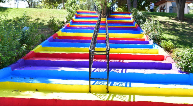 Cumhuriyet parkı baştan aşağı yenilendi