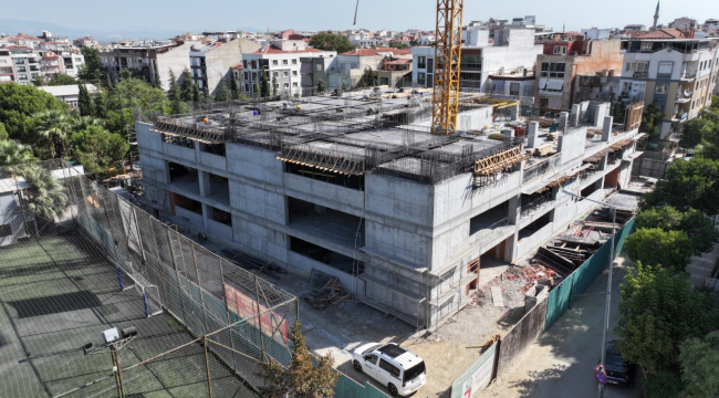 Elektrik enerjisini kendi karşılayacak malta otoparkın yapımı sürüyor