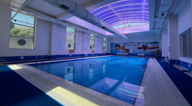 Gölmarmara'da tadilatı tamamlanan kapalı yüzme havuzu açıldı
